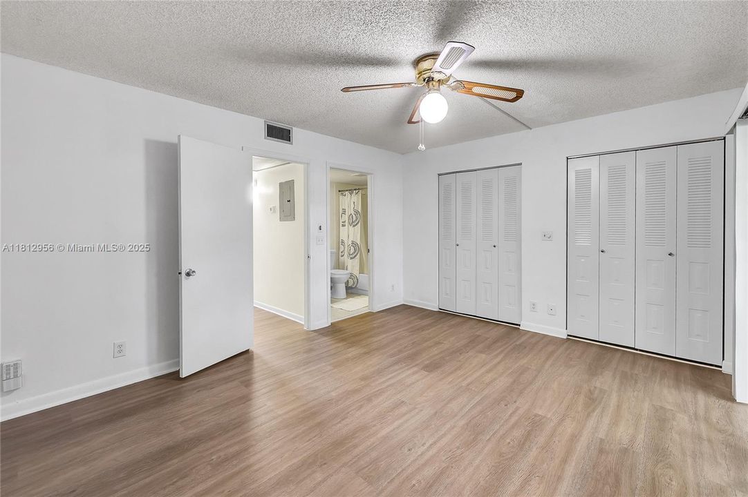 Под контрактом: $137,000 (1 спален, 1 ванн, 0 Квадратных фут)