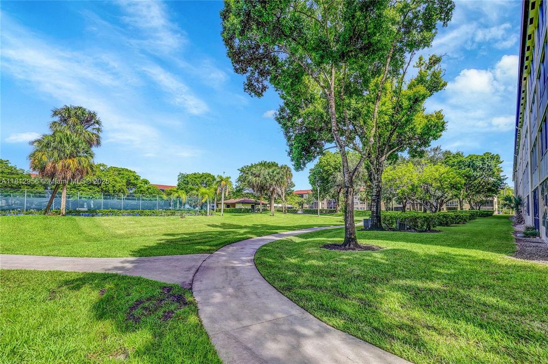 Под контрактом: $137,000 (1 спален, 1 ванн, 0 Квадратных фут)