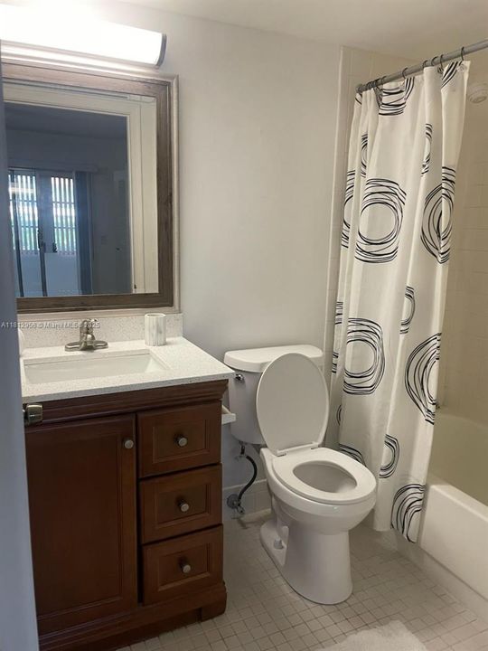 Под контрактом: $137,000 (1 спален, 1 ванн, 0 Квадратных фут)