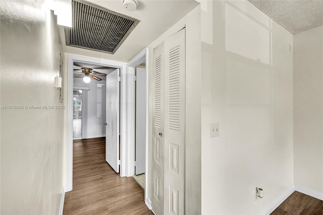 Под контрактом: $137,000 (1 спален, 1 ванн, 0 Квадратных фут)