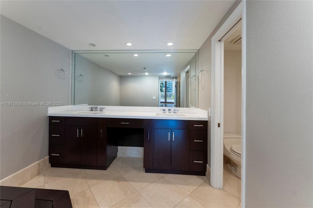 На продажу: $1,800,000 (3 спален, 2 ванн, 2325 Квадратных фут)