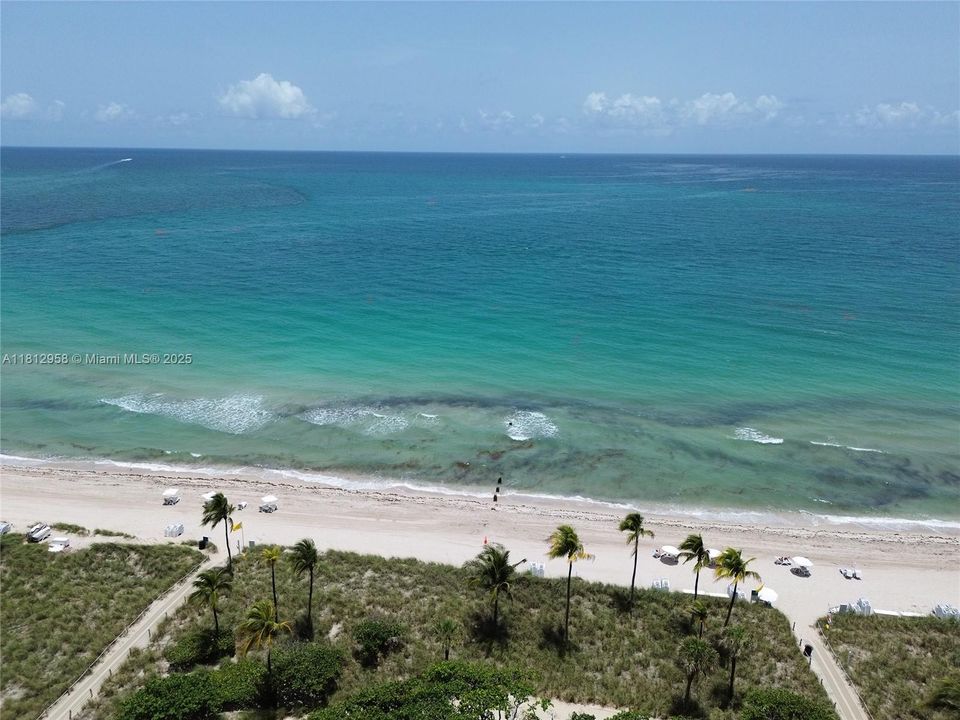 На продажу: $1,800,000 (3 спален, 2 ванн, 2325 Квадратных фут)