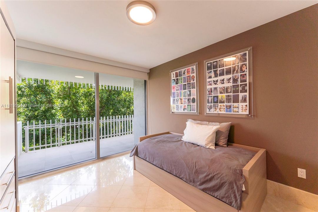 На продажу: $1,800,000 (3 спален, 2 ванн, 2325 Квадратных фут)