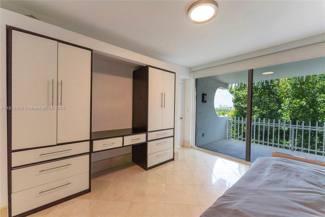 На продажу: $1,800,000 (3 спален, 2 ванн, 2325 Квадратных фут)