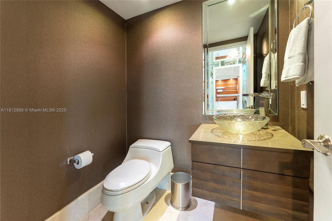 На продажу: $1,800,000 (3 спален, 2 ванн, 2325 Квадратных фут)