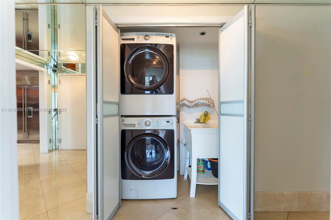 На продажу: $1,800,000 (3 спален, 2 ванн, 2325 Квадратных фут)