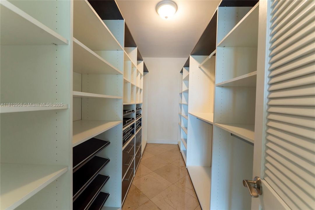 На продажу: $1,800,000 (3 спален, 2 ванн, 2325 Квадратных фут)