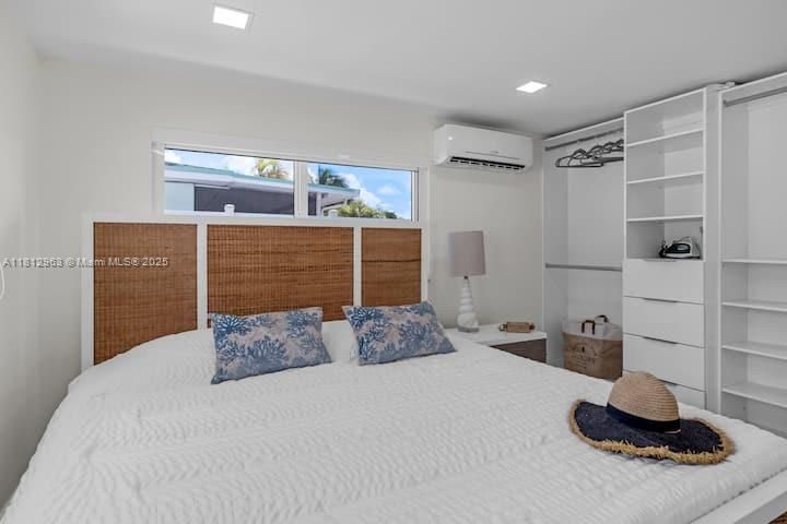 В аренду: $10,000 (4 спален, 2 ванн, 672 Квадратных фут)