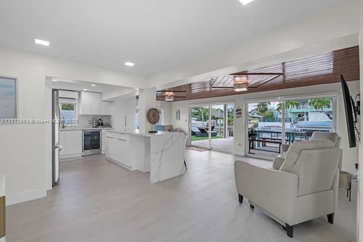 В аренду: $10,000 (4 спален, 2 ванн, 672 Квадратных фут)