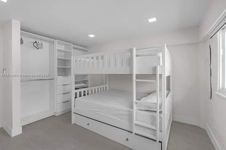 В аренду: $10,000 (4 спален, 2 ванн, 672 Квадратных фут)