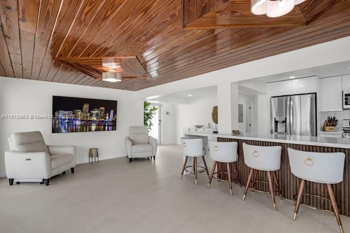 В аренду: $10,000 (4 спален, 2 ванн, 672 Квадратных фут)