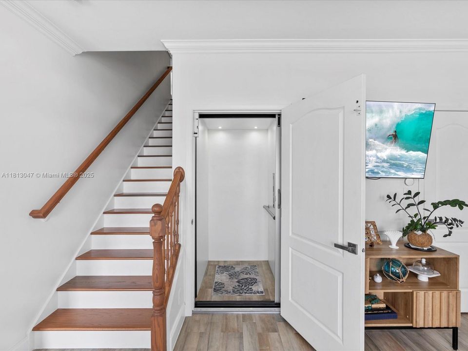 En Venta: $2,500,000 (5 camas, 4 baños, 3224 Pies cuadrados)