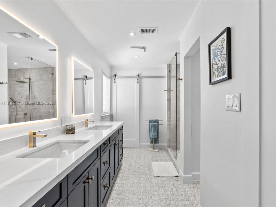 En Venta: $2,500,000 (5 camas, 4 baños, 3224 Pies cuadrados)