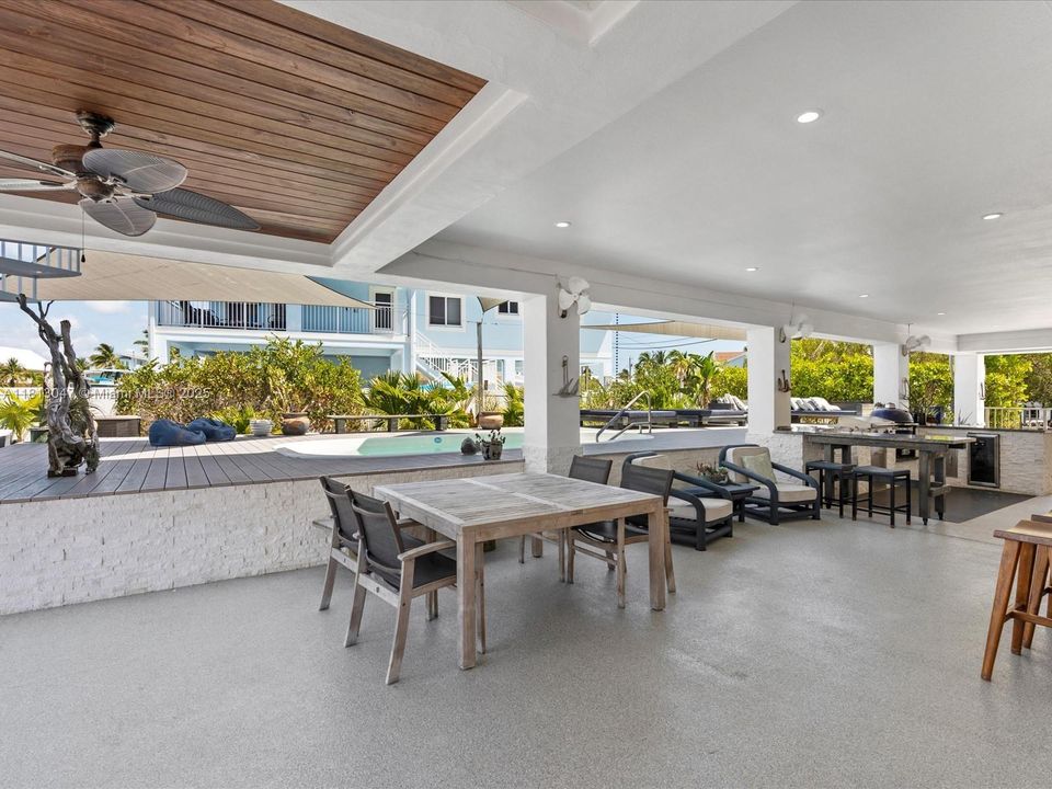 En Venta: $2,500,000 (5 camas, 4 baños, 3224 Pies cuadrados)