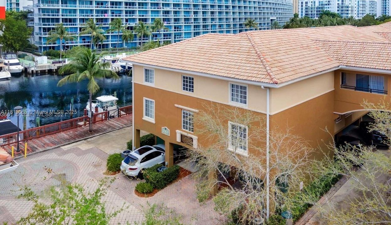 Recently Rented: $2,295 (1 beds, 1 baths, 859 Square Feet)