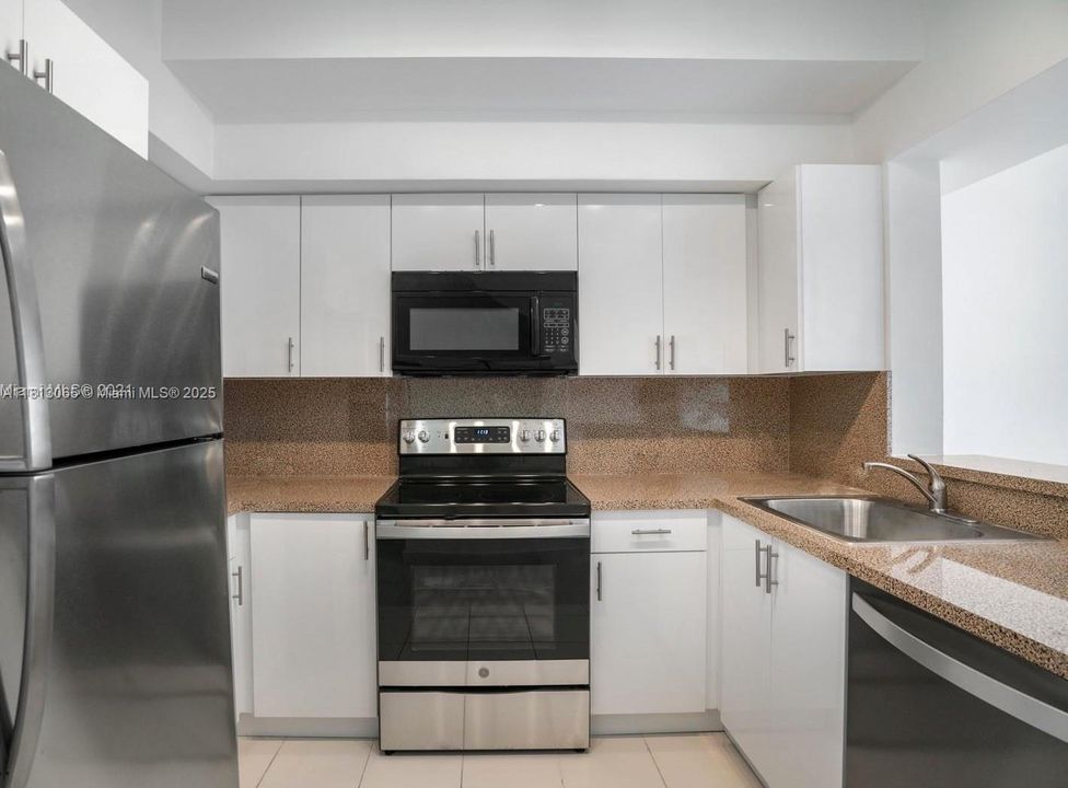 Recently Rented: $2,295 (1 beds, 1 baths, 859 Square Feet)