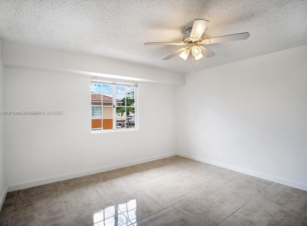 Recently Rented: $2,295 (1 beds, 1 baths, 859 Square Feet)