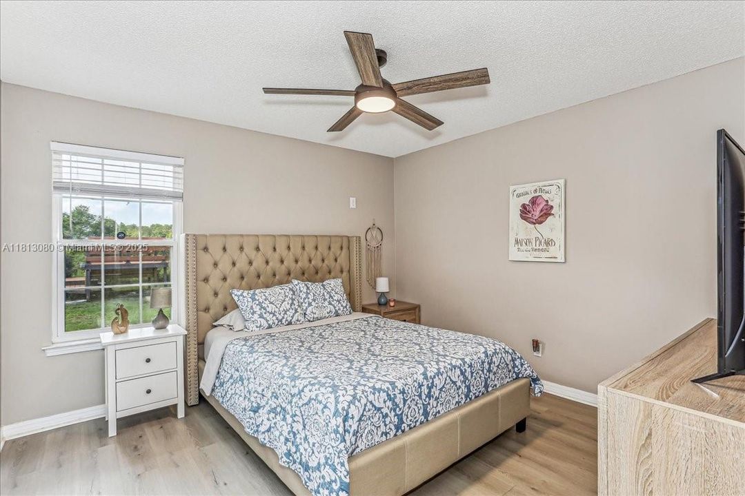 Vendido Recientemente: $375,000 (3 camas, 2 baños, 1902 Pies cuadrados)