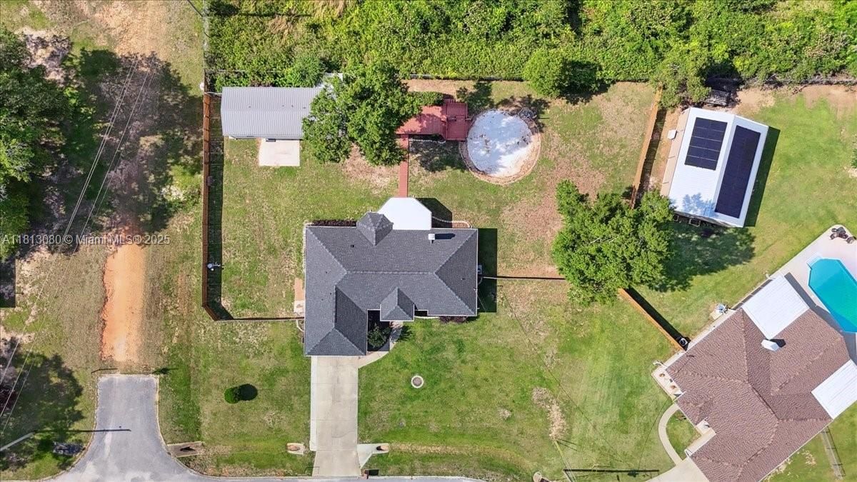 Vendido Recientemente: $375,000 (3 camas, 2 baños, 1902 Pies cuadrados)