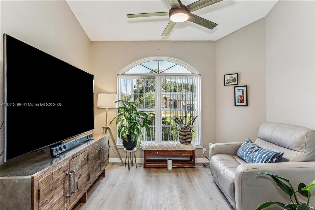 Vendido Recientemente: $375,000 (3 camas, 2 baños, 1902 Pies cuadrados)