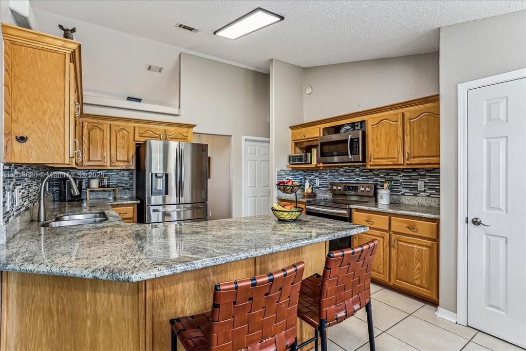 Vendido Recientemente: $375,000 (3 camas, 2 baños, 1902 Pies cuadrados)