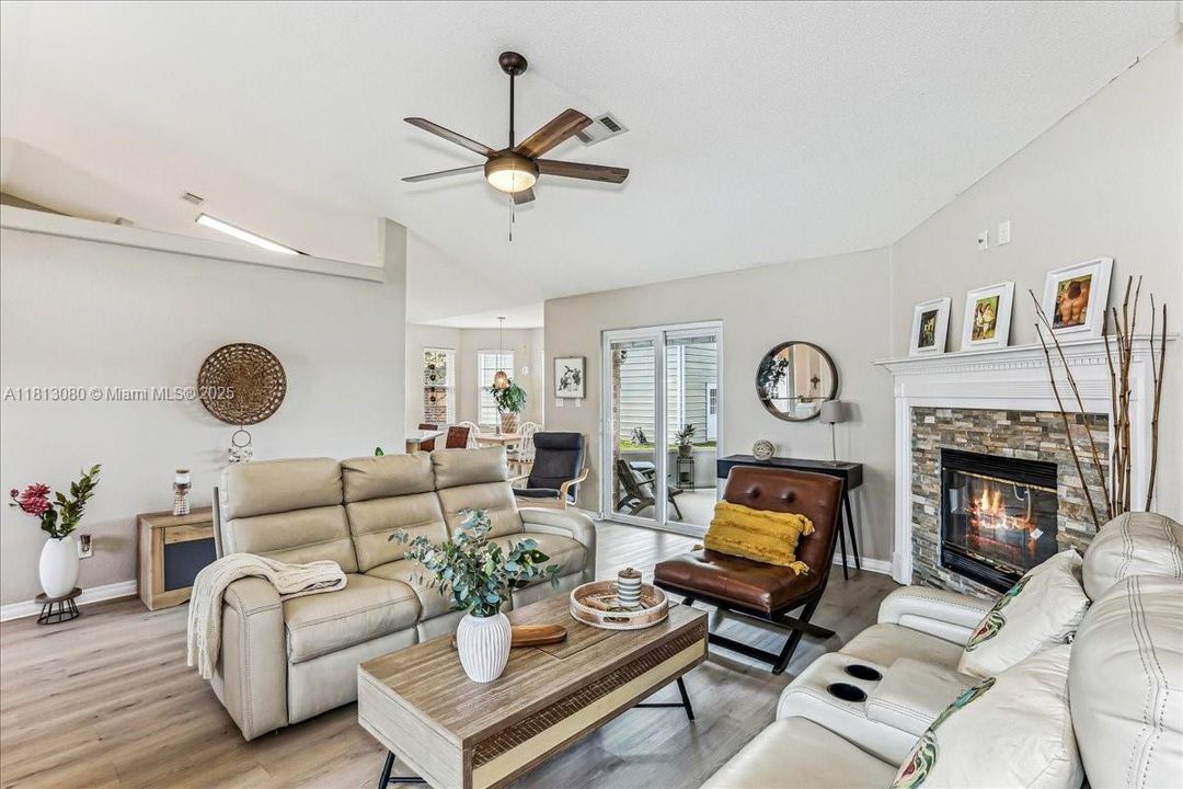 Vendido Recientemente: $375,000 (3 camas, 2 baños, 1902 Pies cuadrados)