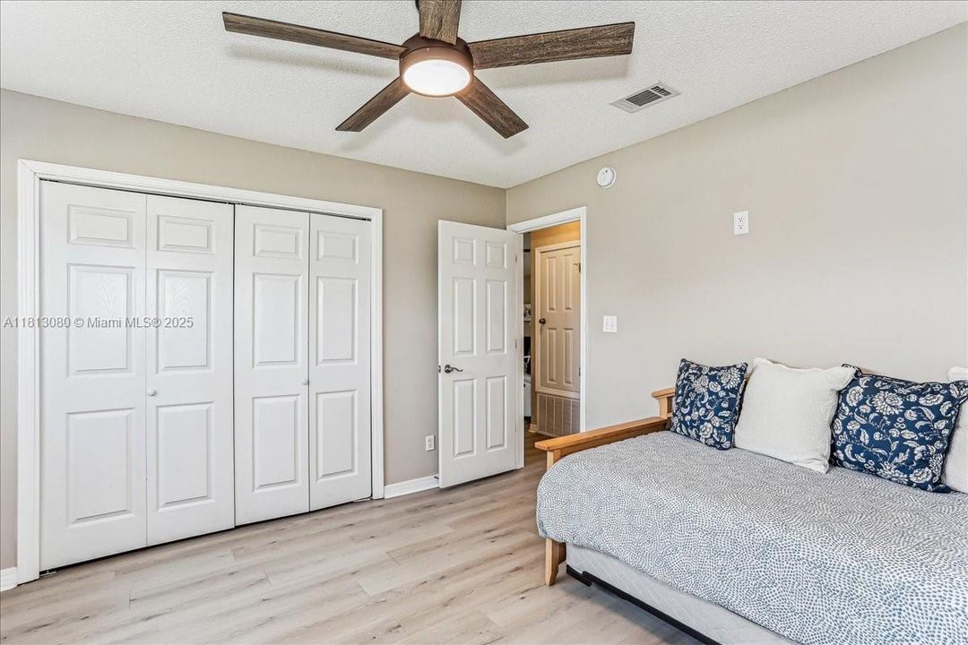 Vendido Recientemente: $375,000 (3 camas, 2 baños, 1902 Pies cuadrados)