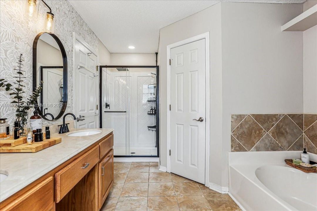 Vendido Recientemente: $375,000 (3 camas, 2 baños, 1902 Pies cuadrados)