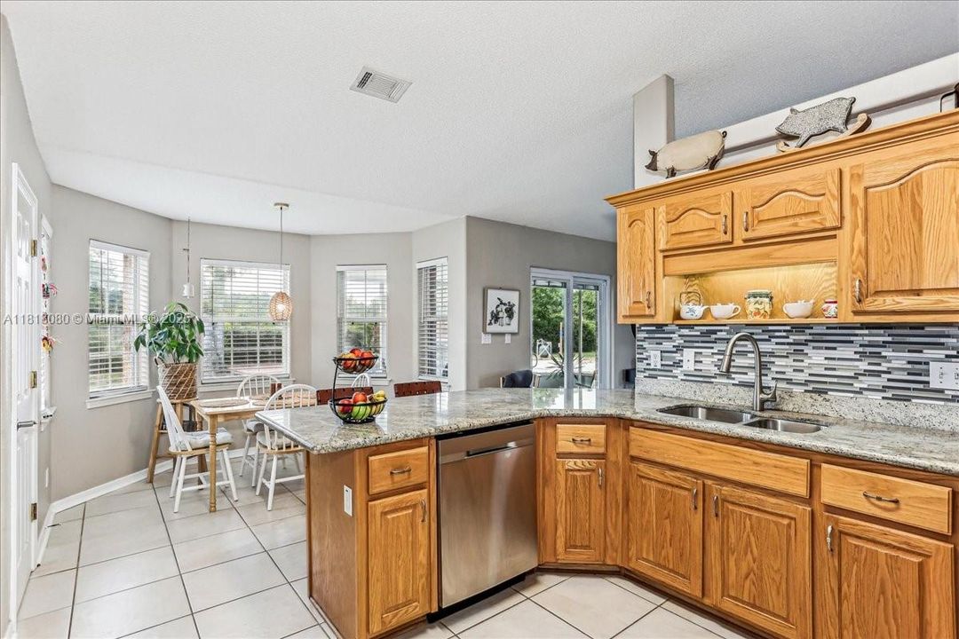 Vendido Recientemente: $375,000 (3 camas, 2 baños, 1902 Pies cuadrados)