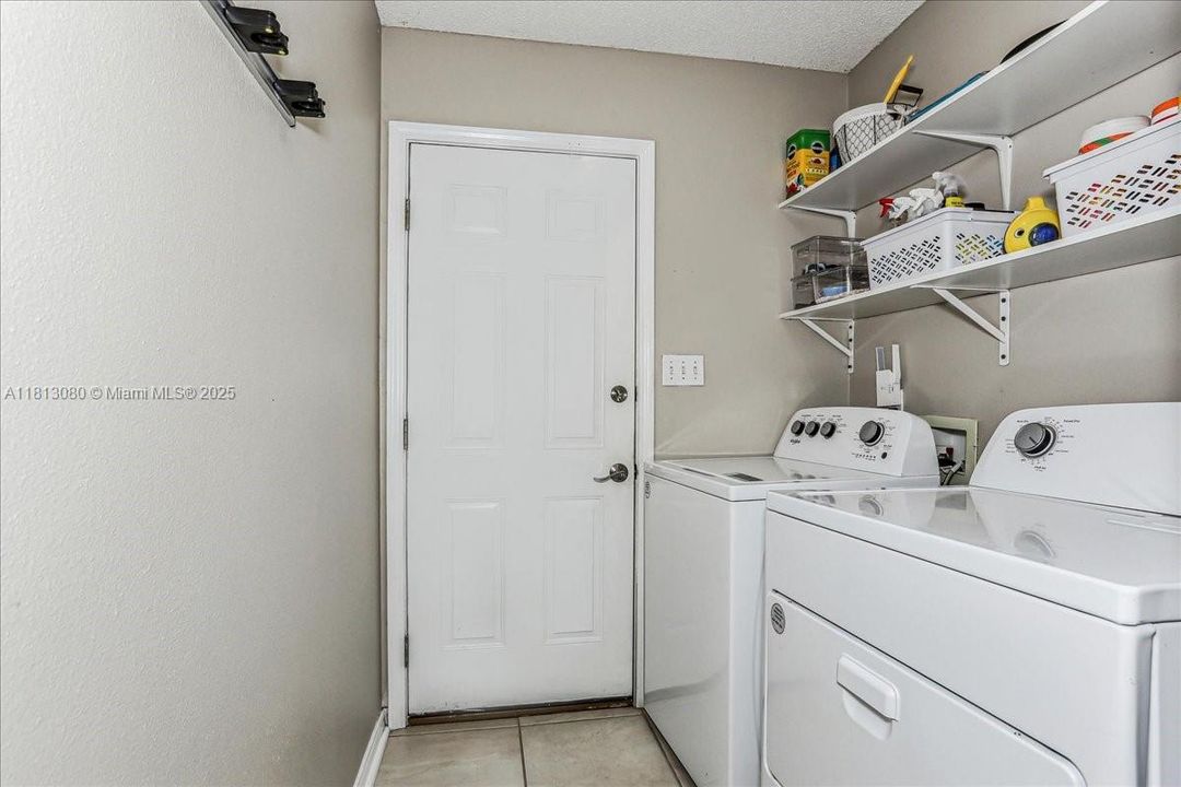 Vendido Recientemente: $375,000 (3 camas, 2 baños, 1902 Pies cuadrados)