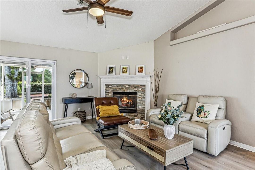 Vendido Recientemente: $375,000 (3 camas, 2 baños, 1902 Pies cuadrados)