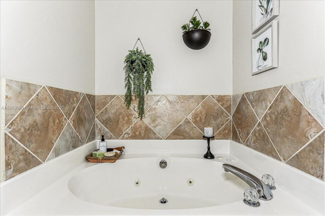 Vendido Recientemente: $375,000 (3 camas, 2 baños, 1902 Pies cuadrados)