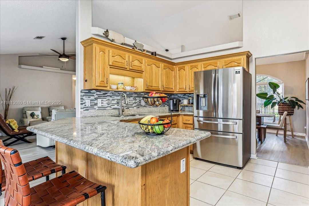 Vendido Recientemente: $375,000 (3 camas, 2 baños, 1902 Pies cuadrados)