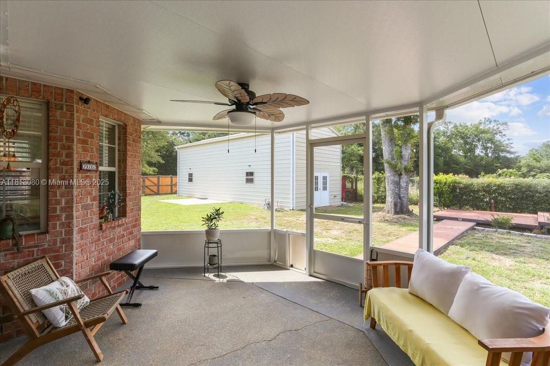 Vendido Recientemente: $375,000 (3 camas, 2 baños, 1902 Pies cuadrados)