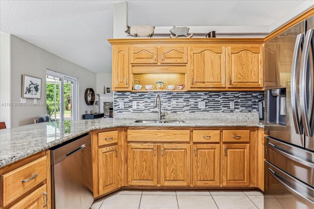 Vendido Recientemente: $375,000 (3 camas, 2 baños, 1902 Pies cuadrados)