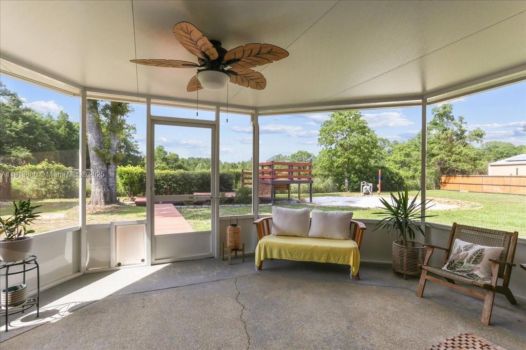 Vendido Recientemente: $375,000 (3 camas, 2 baños, 1902 Pies cuadrados)