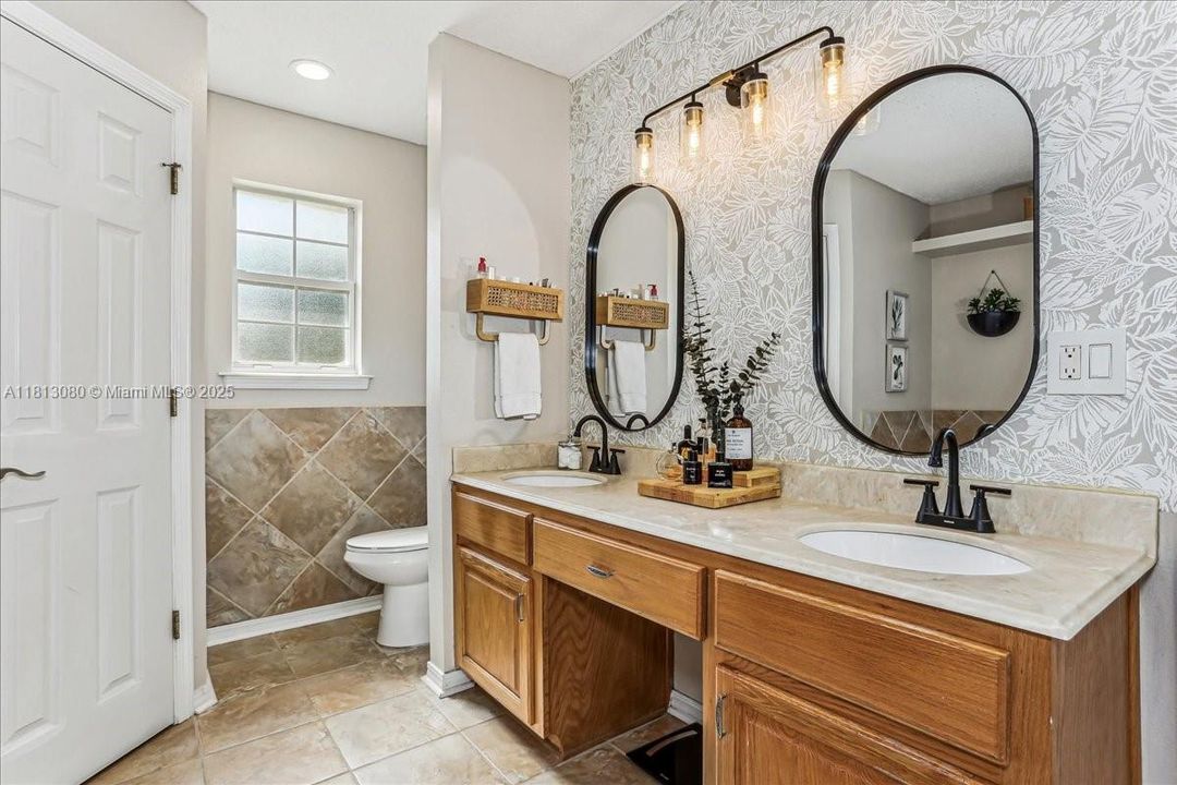 Vendido Recientemente: $375,000 (3 camas, 2 baños, 1902 Pies cuadrados)