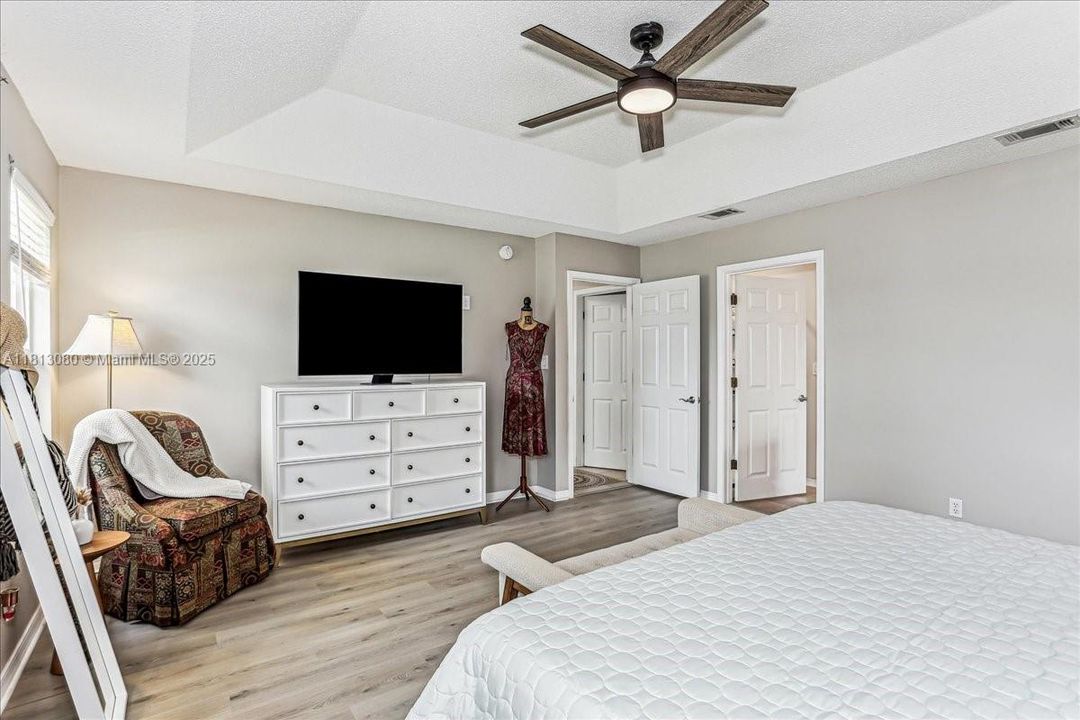 Vendido Recientemente: $375,000 (3 camas, 2 baños, 1902 Pies cuadrados)