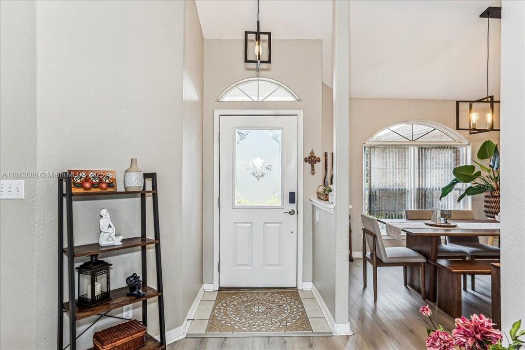 Vendido Recientemente: $375,000 (3 camas, 2 baños, 1902 Pies cuadrados)