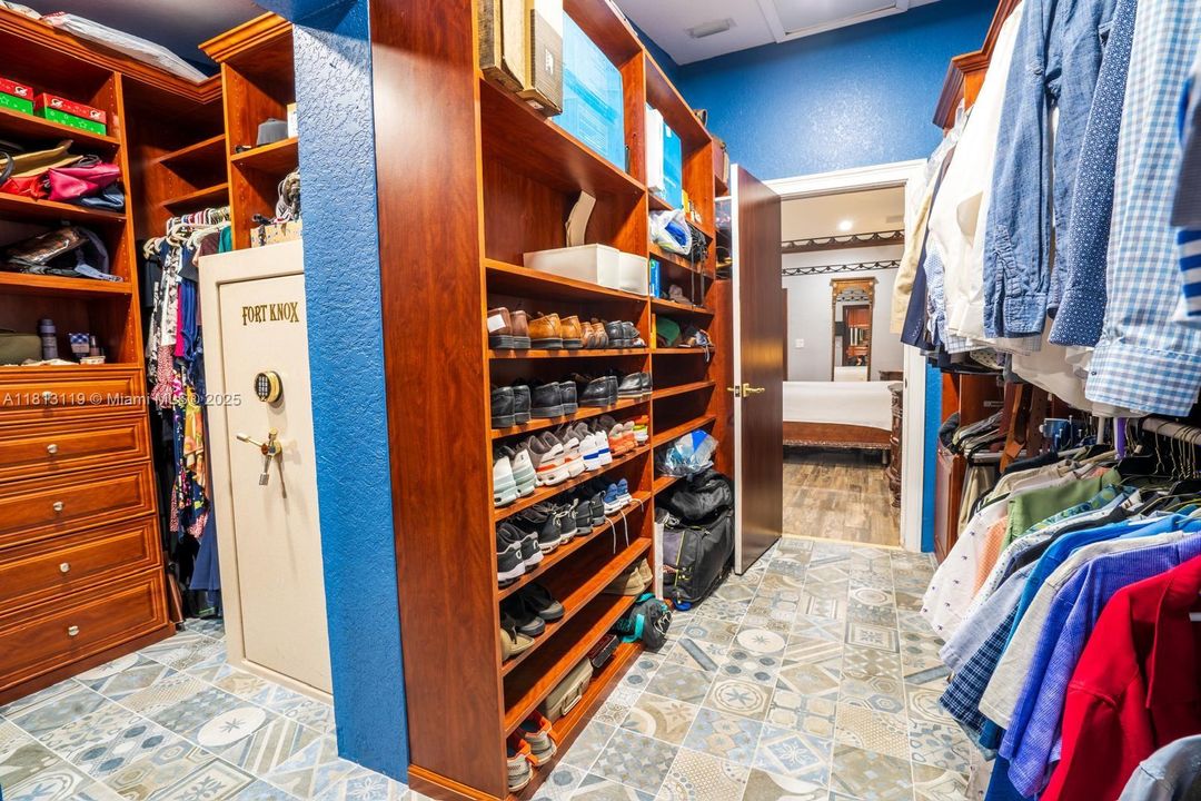 待售: $2,568,000 (5 贝兹, 5 浴室, 4256 平方英尺)