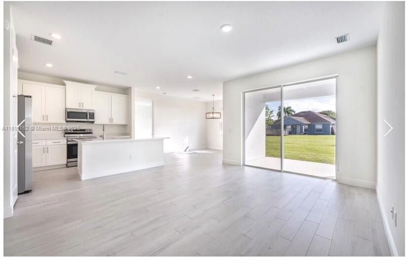 最近租的: $2,600 (4 贝兹, 2 浴室, 1773 平方英尺)