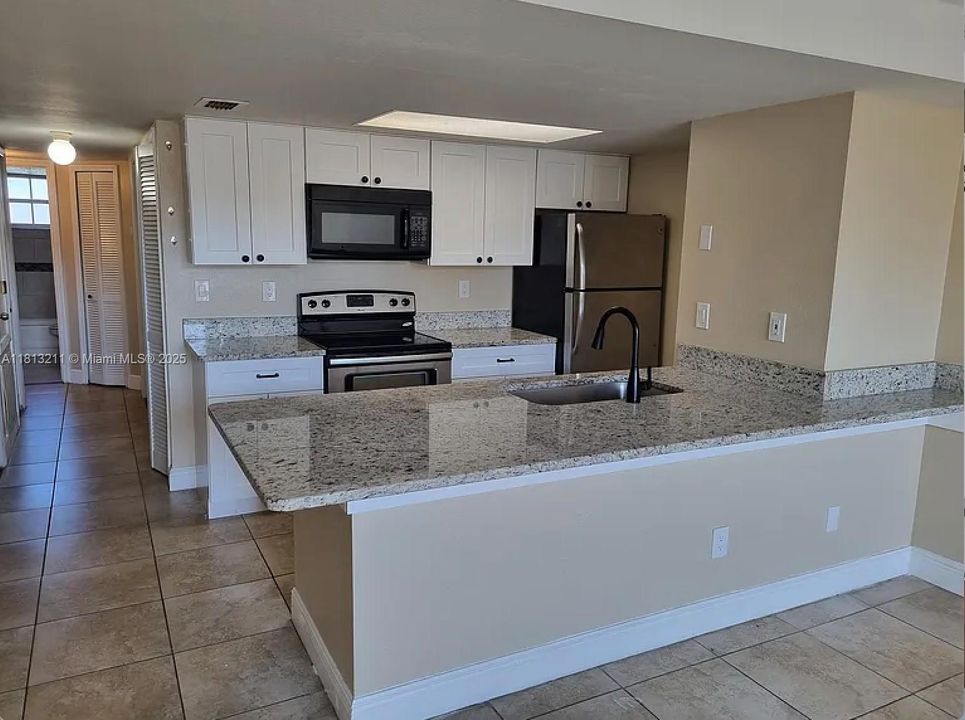 合同活跃: $1,950 (3 贝兹, 2 浴室, 0 平方英尺)