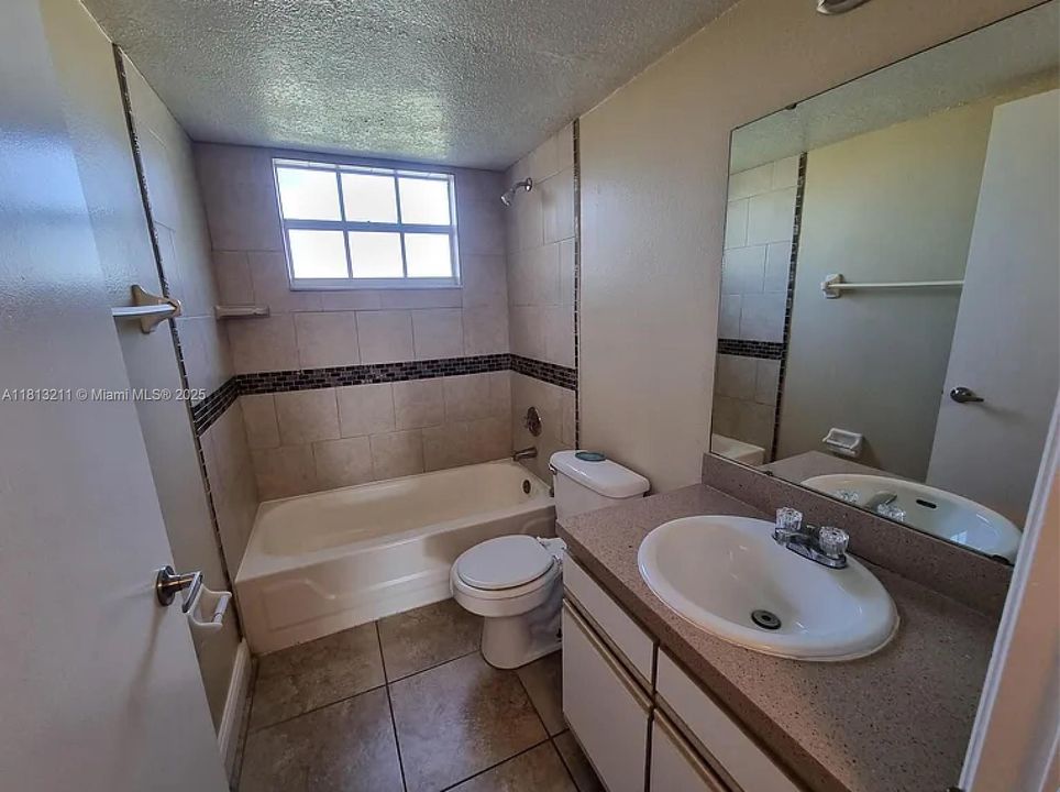 合同活跃: $1,950 (3 贝兹, 2 浴室, 0 平方英尺)