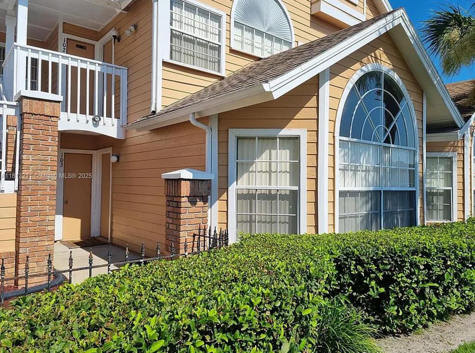 合同活跃: $1,950 (3 贝兹, 2 浴室, 0 平方英尺)