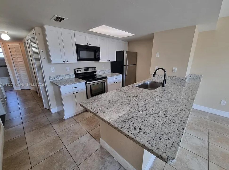 合同活跃: $1,950 (3 贝兹, 2 浴室, 0 平方英尺)