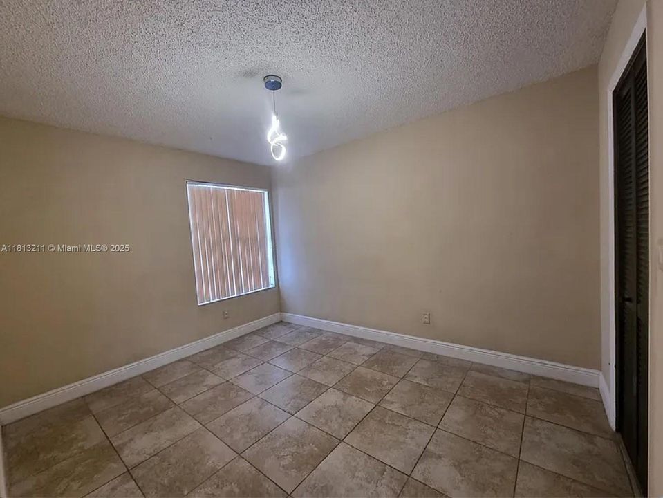 合同活跃: $1,950 (3 贝兹, 2 浴室, 0 平方英尺)