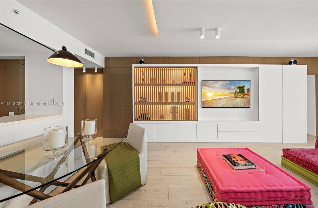 Recently Sold: $1,150,000 (1 beds, 2 baths, 940 Square Feet)