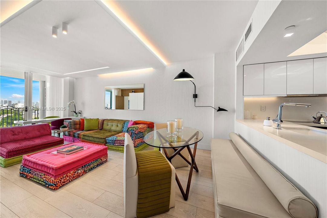 Recently Sold: $1,150,000 (1 beds, 2 baths, 940 Square Feet)