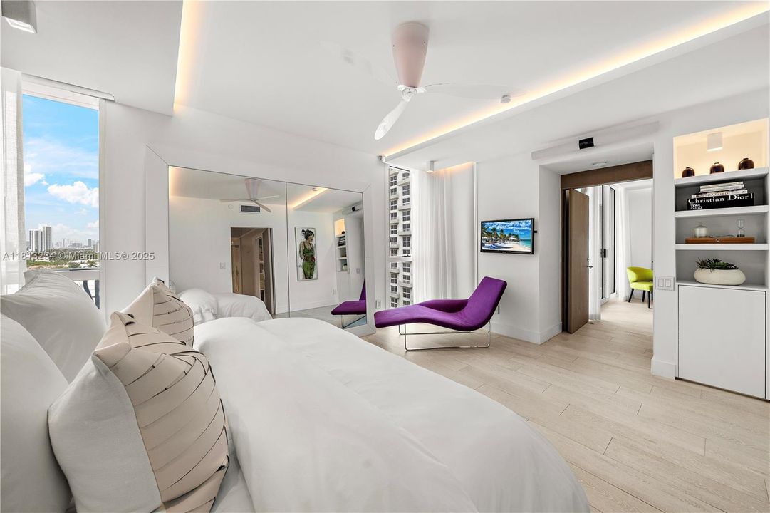 Recently Sold: $1,150,000 (1 beds, 2 baths, 940 Square Feet)