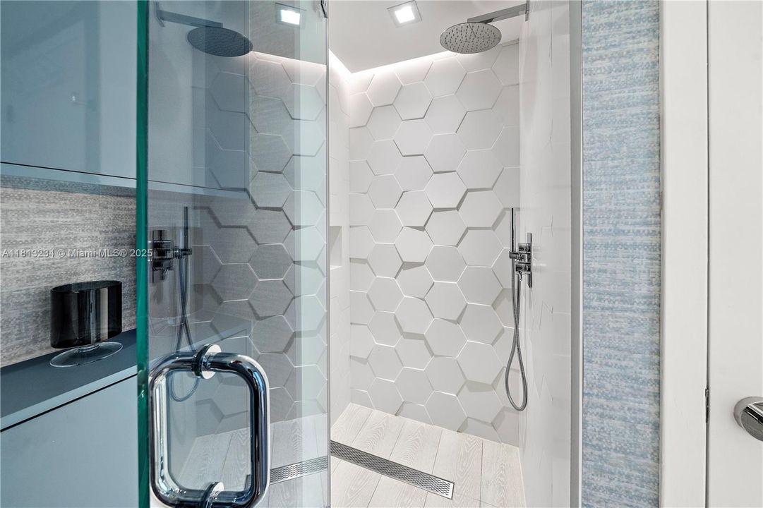 Recently Sold: $1,150,000 (1 beds, 2 baths, 940 Square Feet)